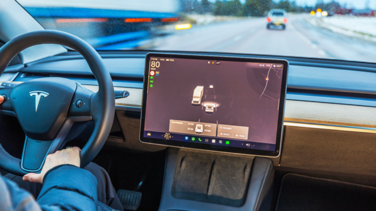 Tesla Has Dropped This Basic Autopilot Feature, Forcing US Drivers Into Subscriptions
